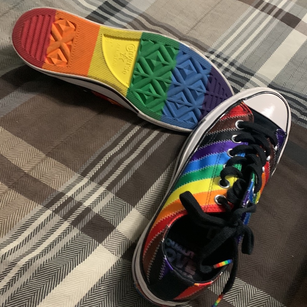 Converse - Picture 3 of 4